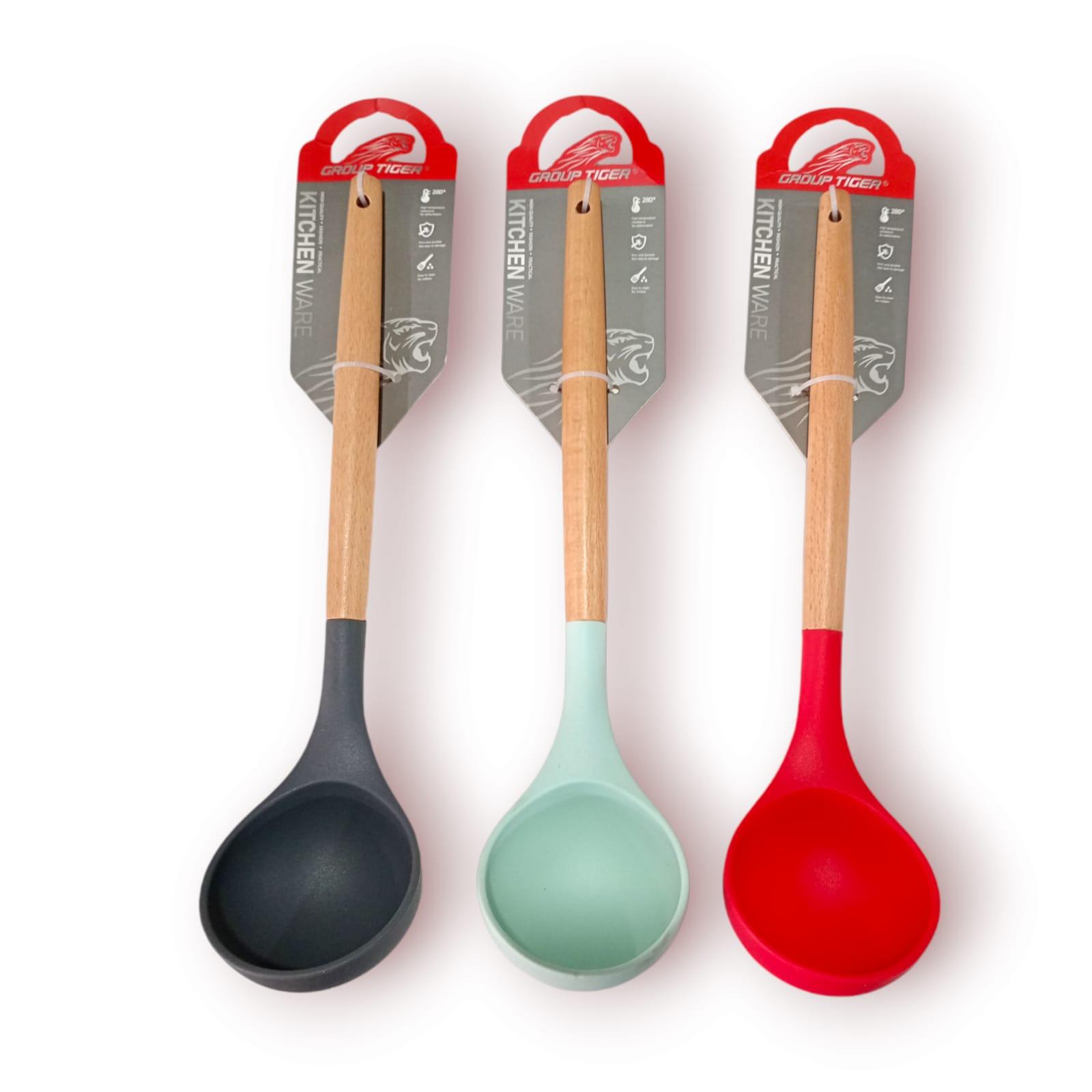 CUCHARON DE SILICONA CON MANGO DE MADERA